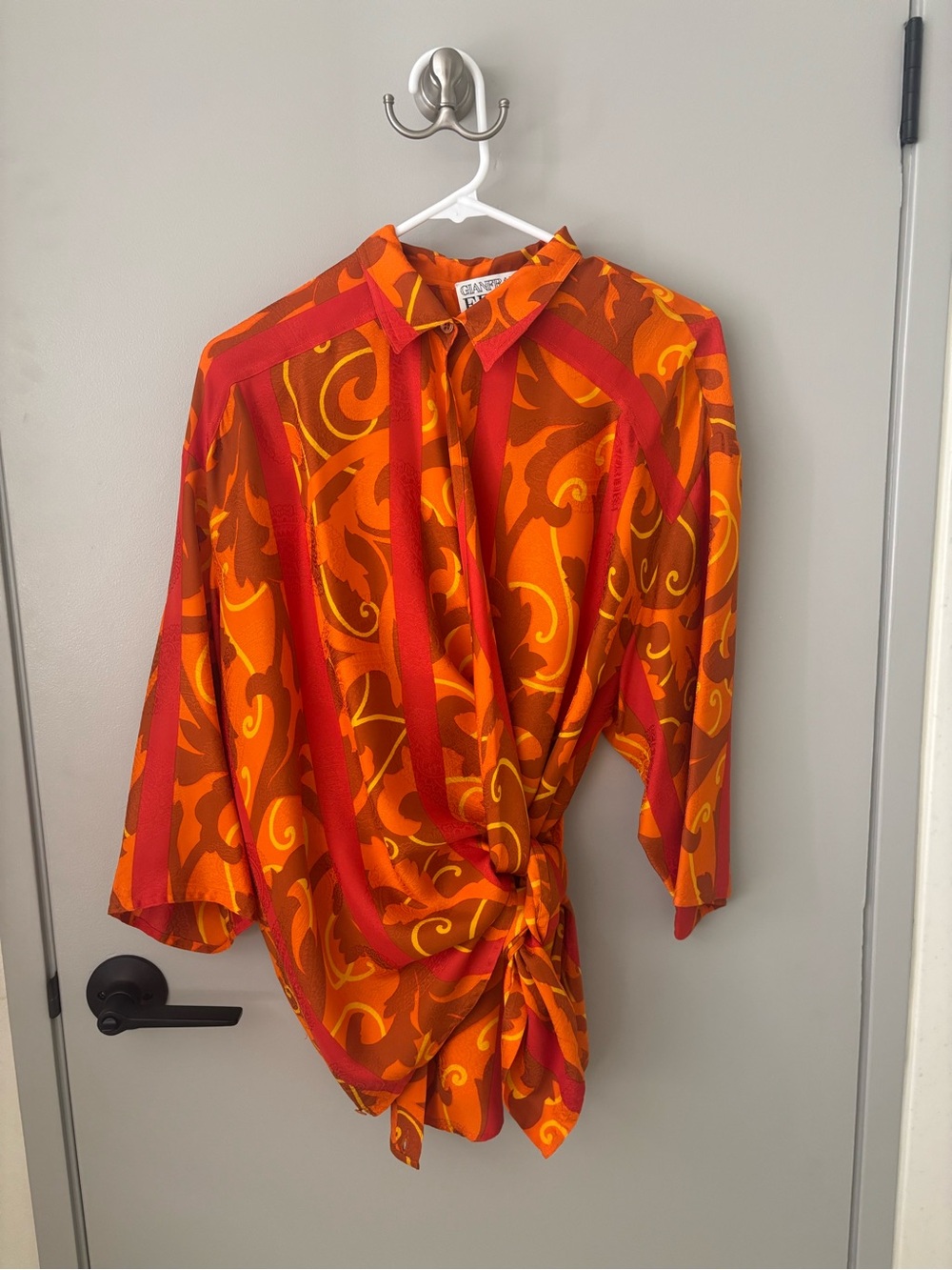 Vintage Gianfranco Ferre Pure Silk Blouse Made in Italy Orange Red Print - Picture 6 of 7